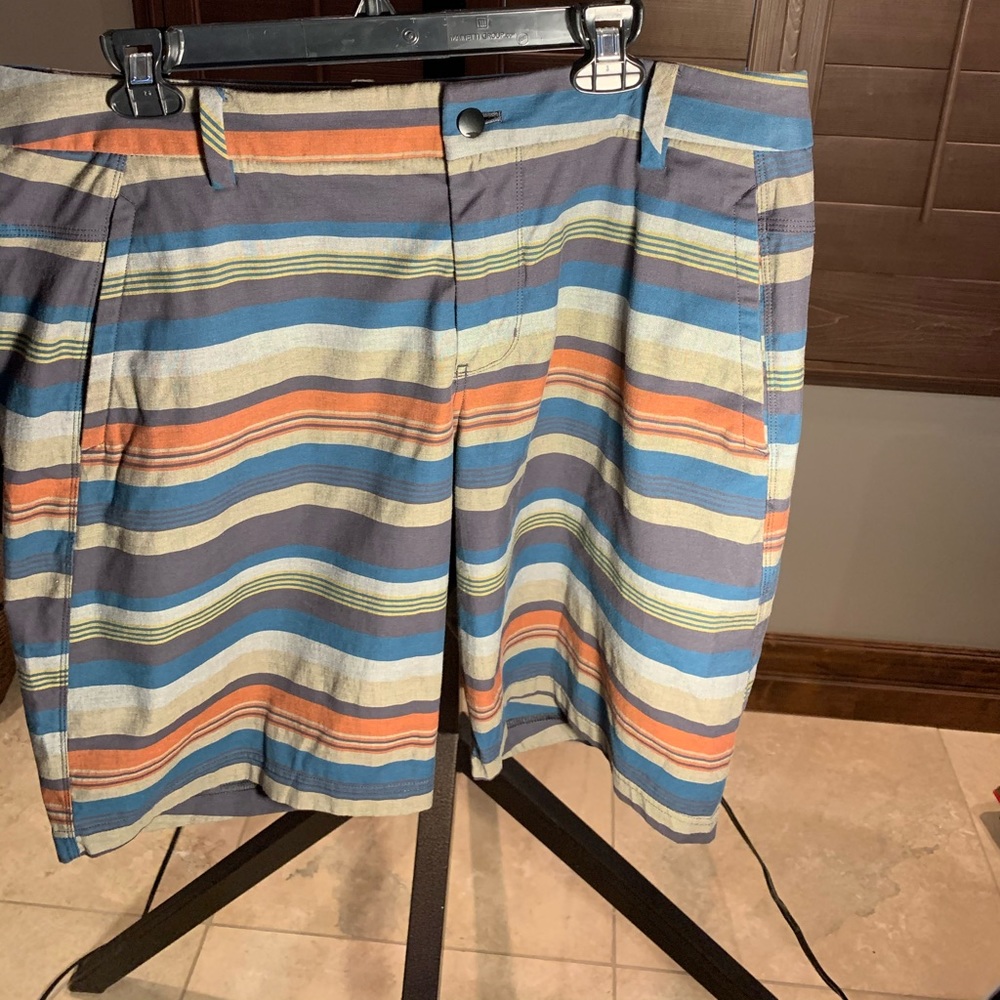 Lululemon Athletica men’s golf shorts size 38